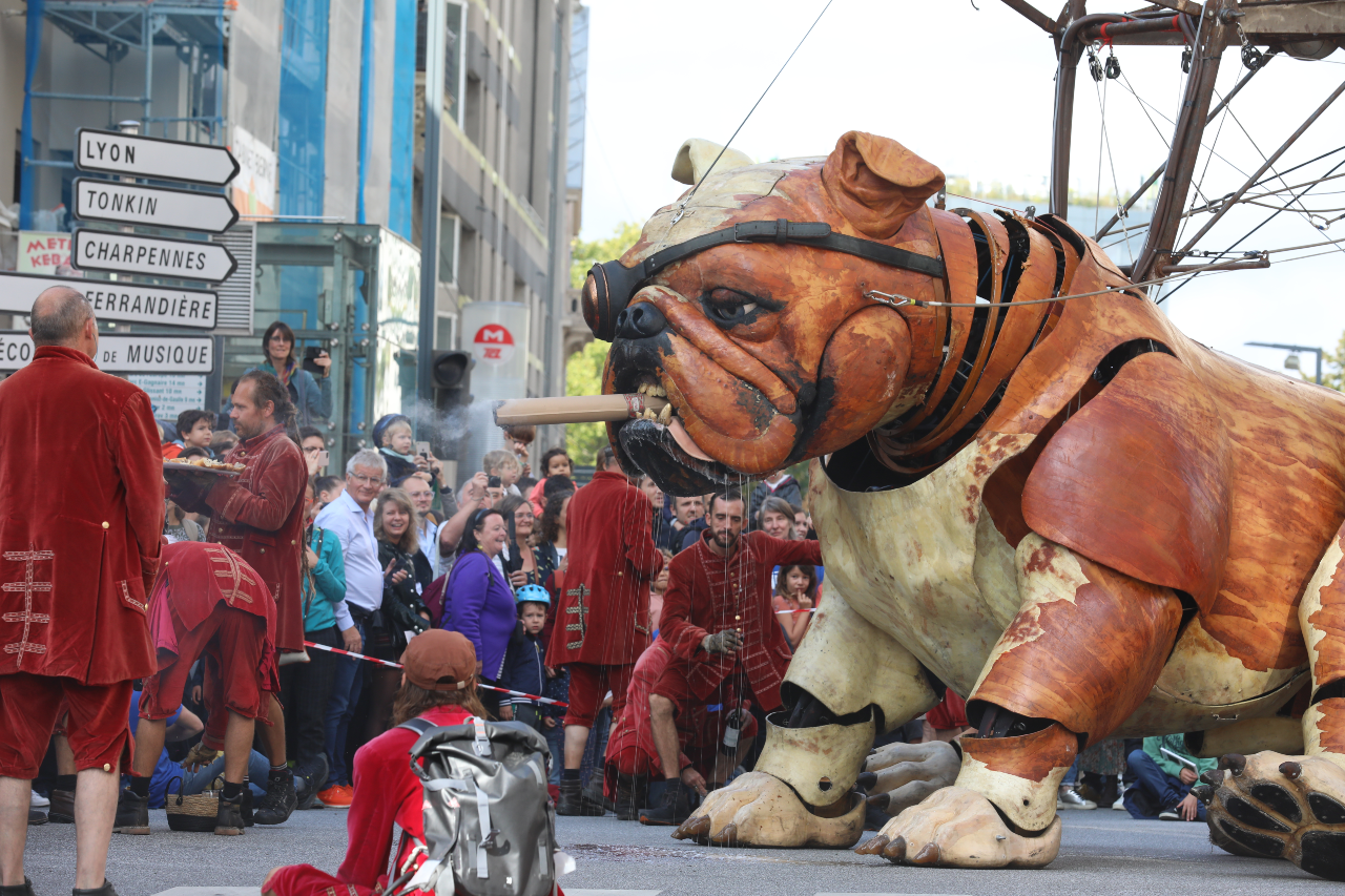 Royal de Luxe spectacle Bull Machin