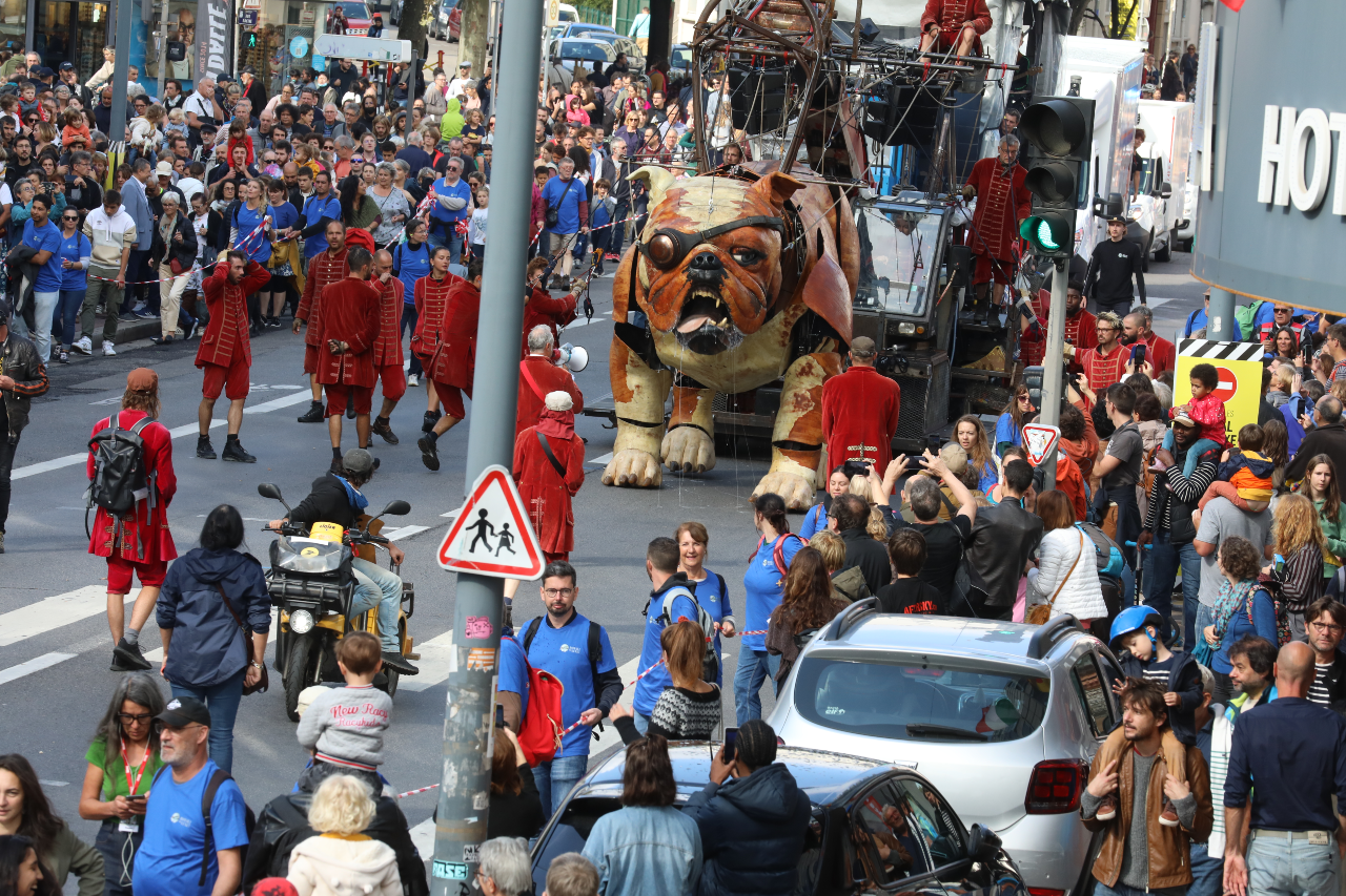 Royal de Luxe spectacle Bull Machin