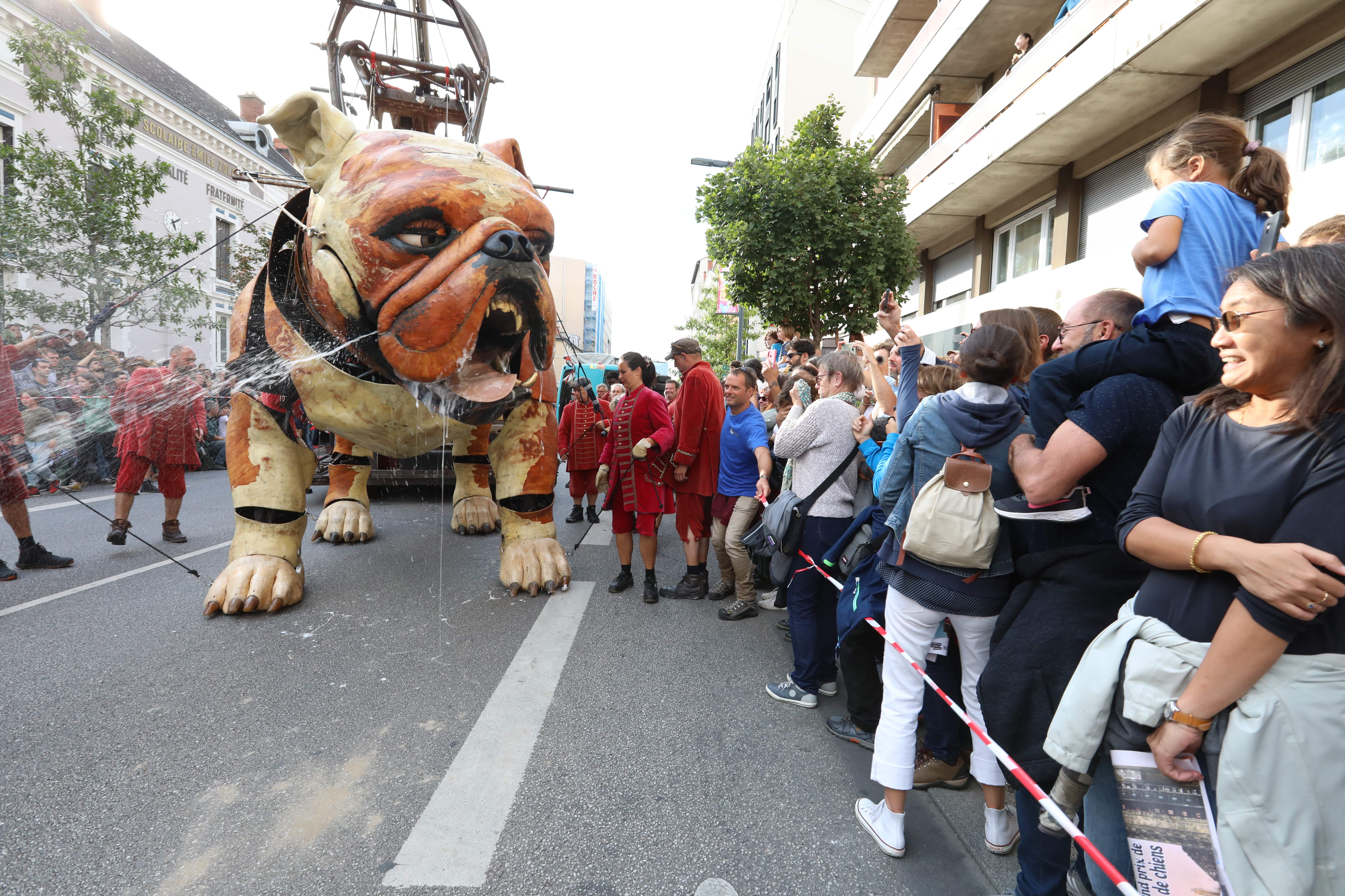 Royal de Luxe le Bull Machin