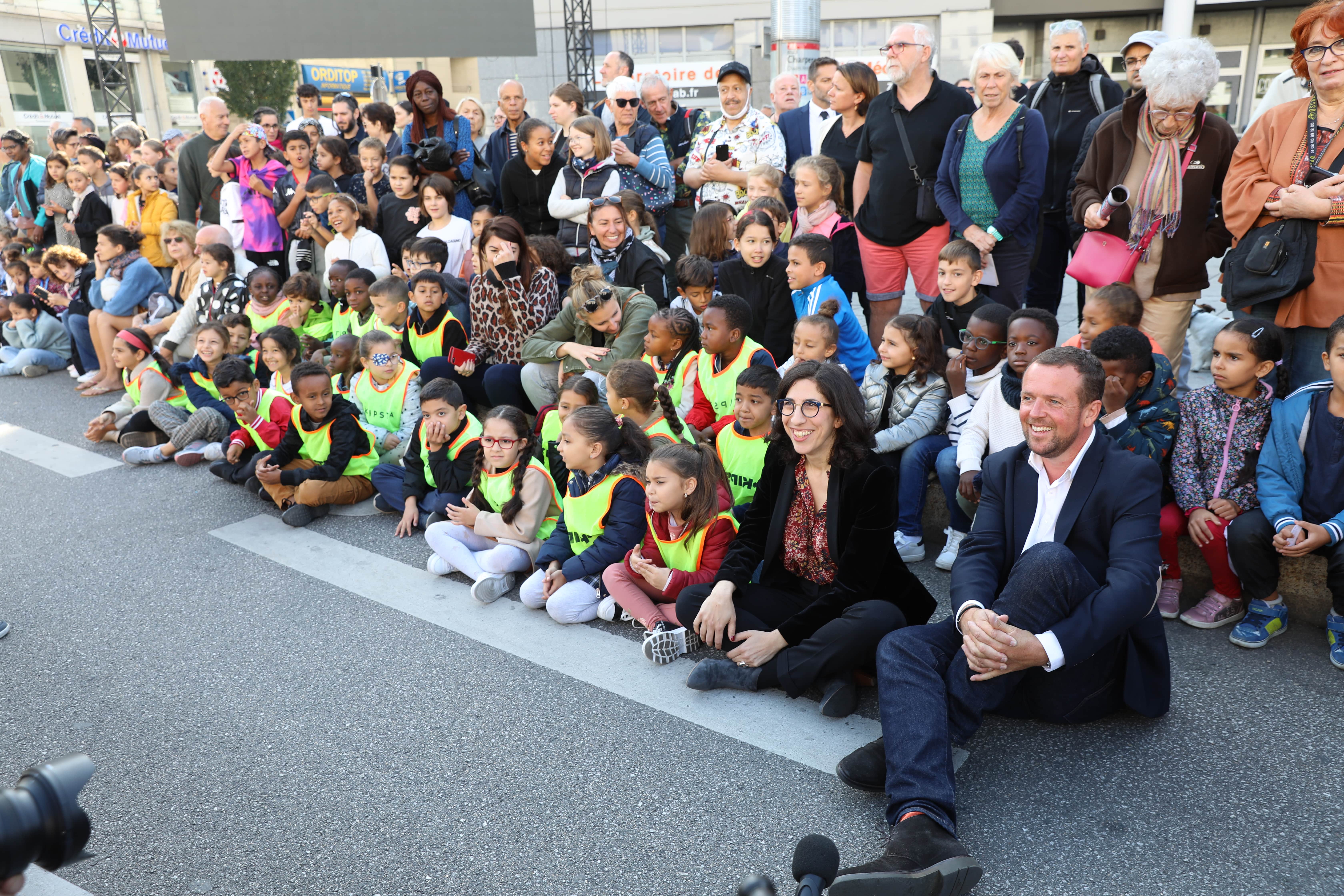 Le maire Cédric Van Styvendael et Rima Abdul Malak ministre de la culture devant le Xolo