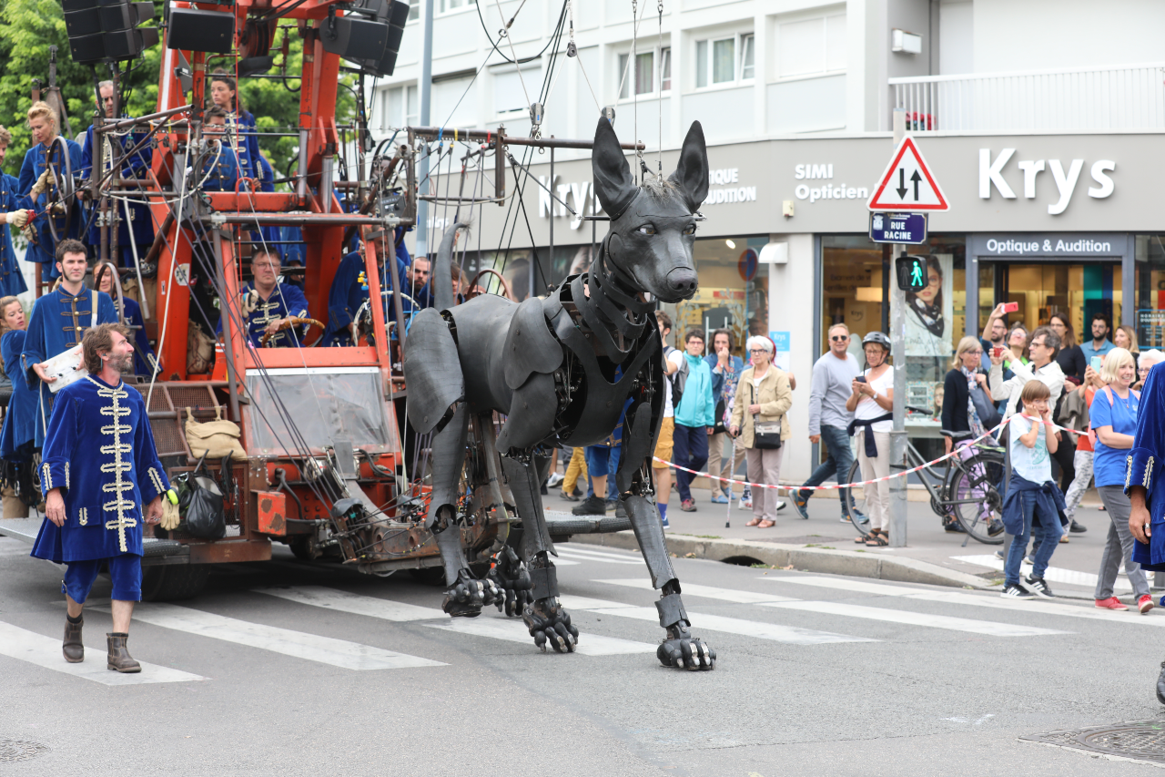 Royal de Luxe spectacle Xolo