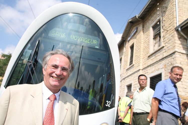 Bernard Rivalta lors de l'inauguration du tramway T3. / Photo Ville de Villeurbanne - Gilles Michallet