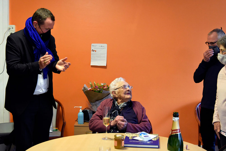 Cédric Van Styvendael, maire de villeurbanne, (à gauche) et Bénédicte Romédène