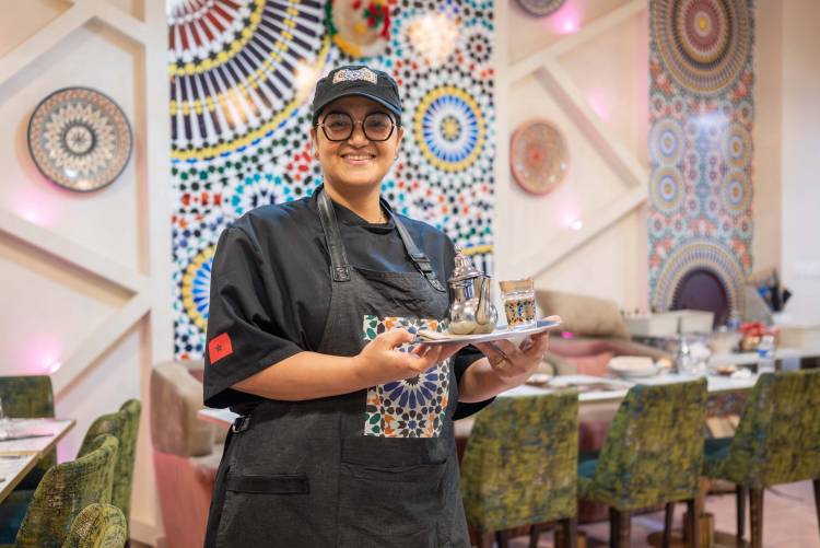 Malak assure le service au Ryad Fès