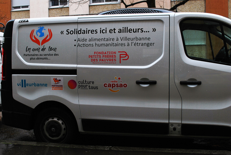 L’association Les amis de tous se dote d’un camion L’association Les amis de tous se dote d’un camion