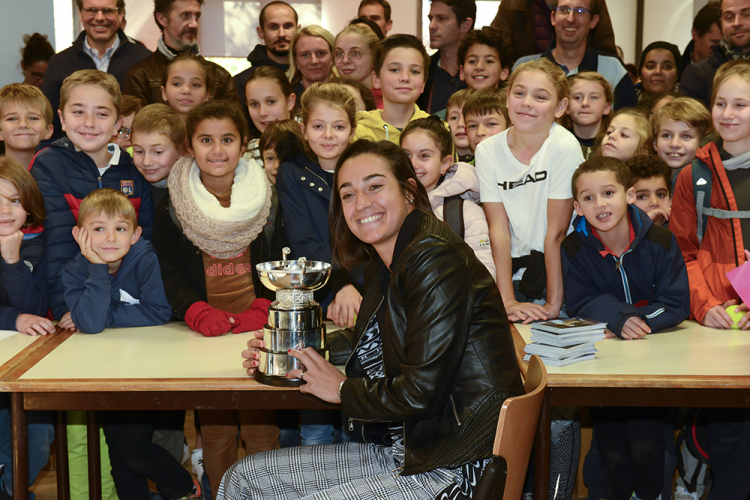 Caroline Garcia vient fêter son titre de Fed Cup à l'Asul tennis