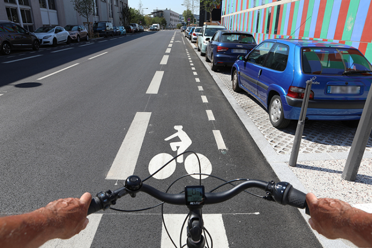 À Villeurbanne, à vélo,  on dépasse les autos ...