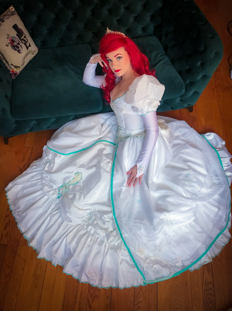 Floriane Rousseau dans un costume d'Ariel, la petite sirène de Disney.
