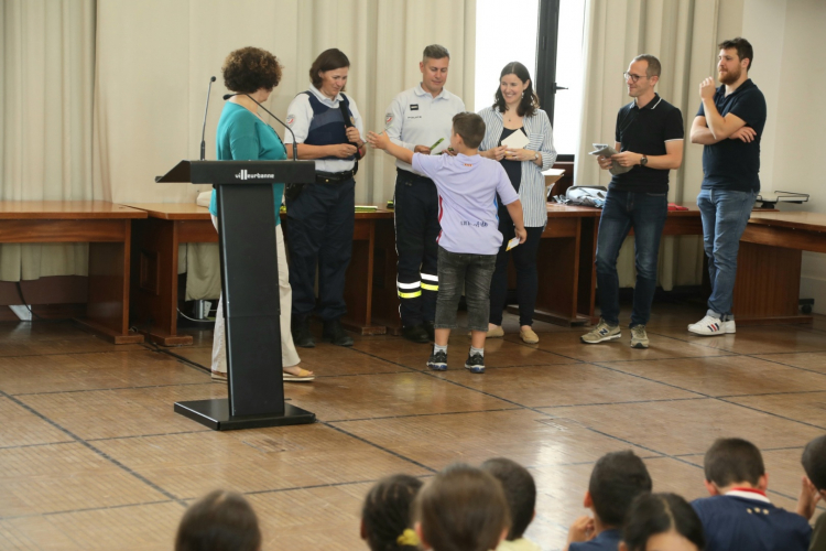 Les élèves de l’école Saint-Exupéry reçoivent leur permis piéton