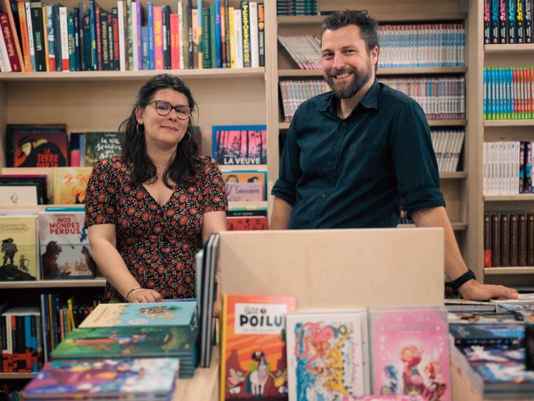 portrait Samuel Schloesing et Chloé Bonneau dans la librairie du Contrevent