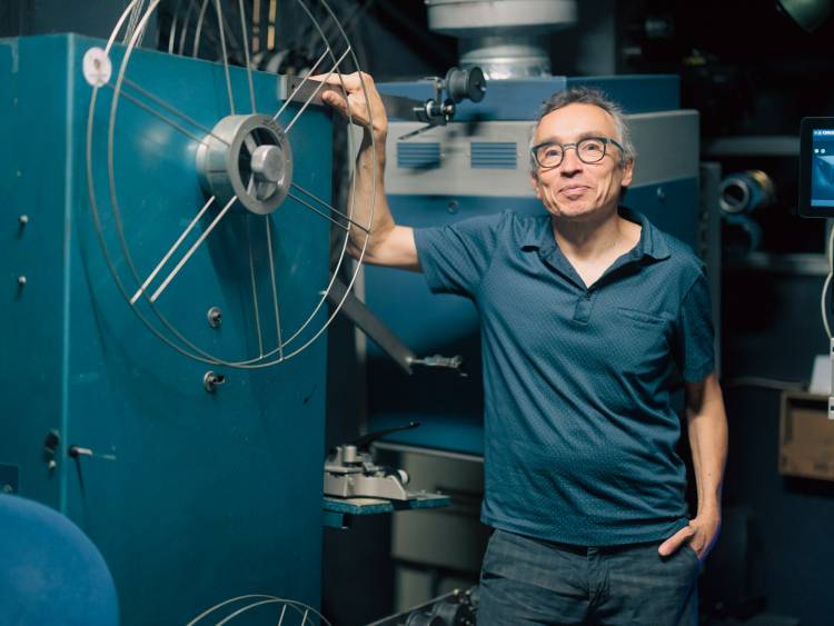 Frédéric Borgia dans la salle de projection du Zola.