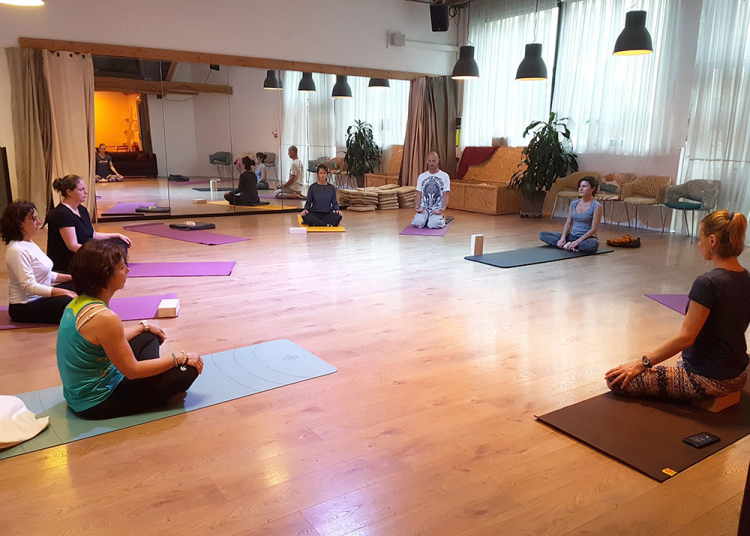 A Villeurbanne, une salle spacieuse et claire pour la pratique du yoga