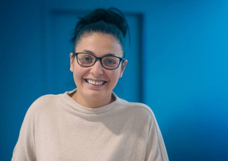 Aïcha apprécie de partager du temps avec des personnes en situation de handicap, principalement moteur.