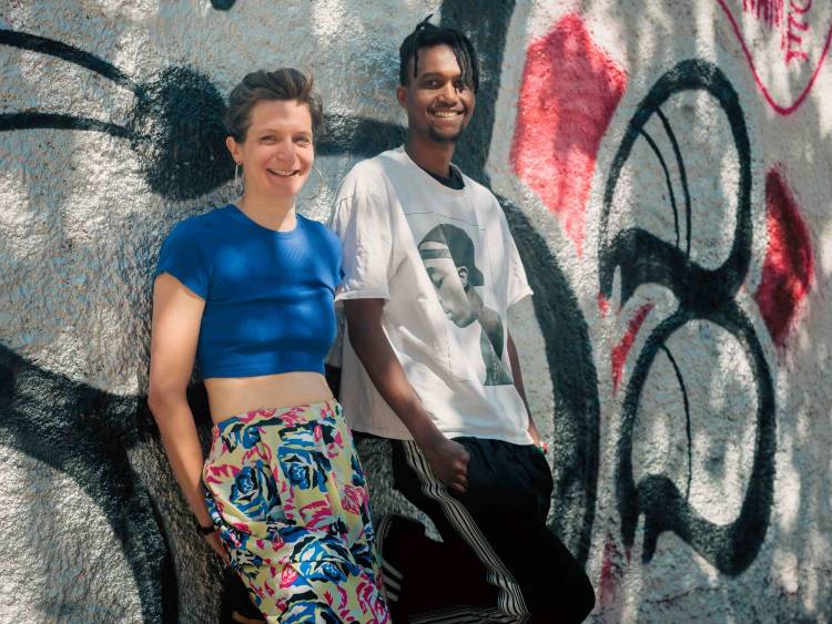 Marie Brugière, comédienne et cofondatrice de la compagnie avec Alhassane Dialo, l'un des bénéficiaires.