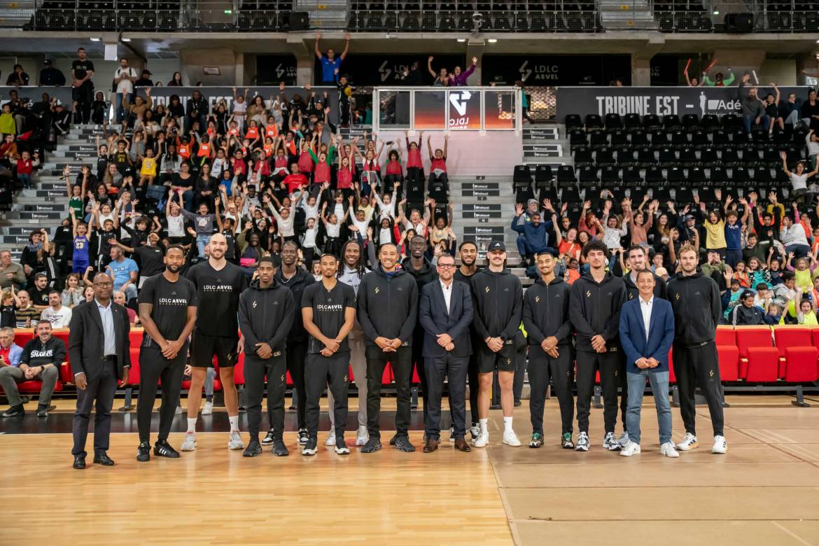 Moment très attendu : la présentation officielle de l'équipe de l'ASVEL. © Alexandre Boisselot