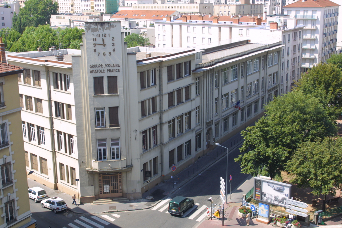 Covid 19 Des Solutions De Garde Pour Les Personnels Soignants Le Week End