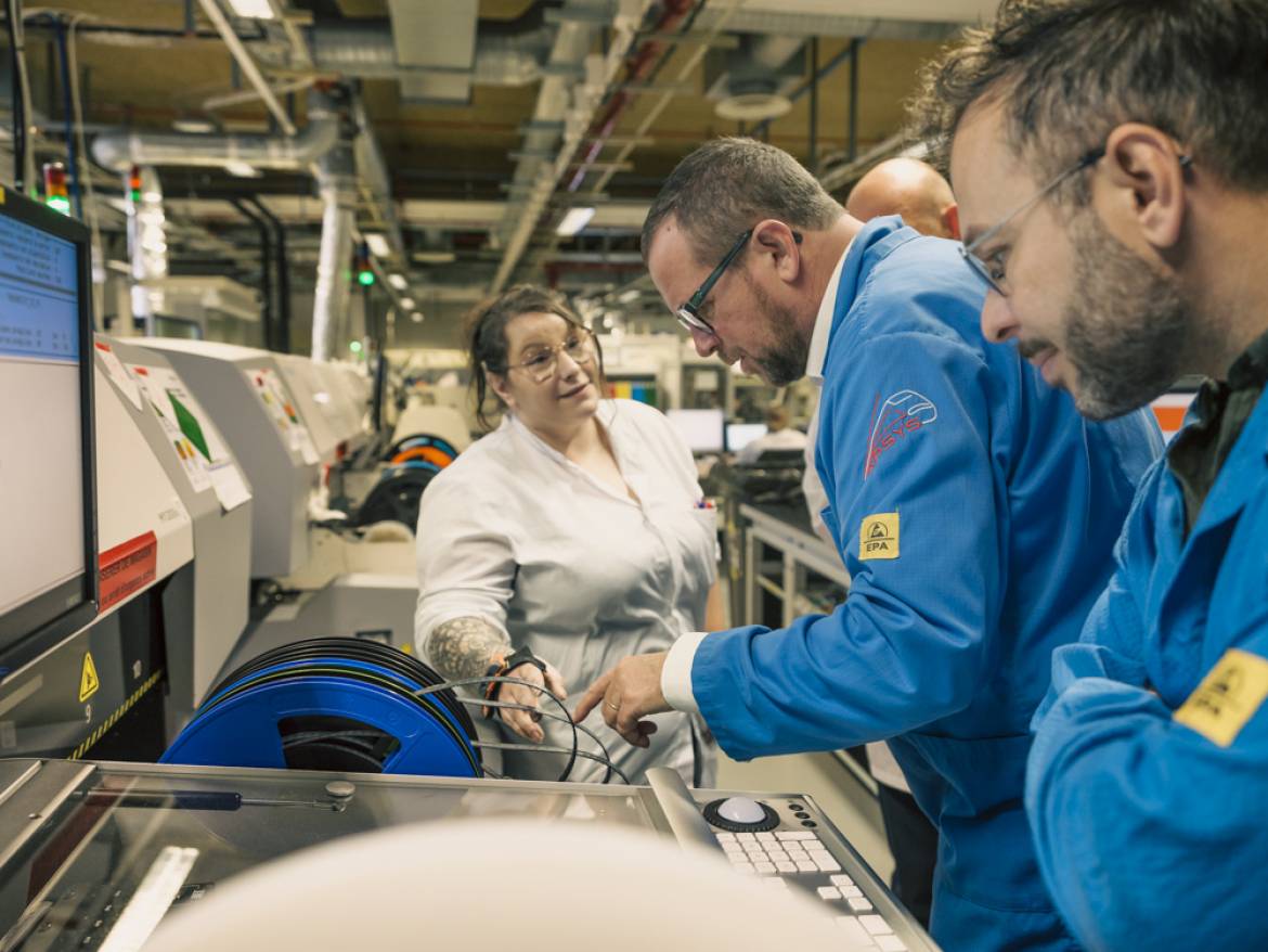 Cédric Van Styvendael, maire de Villeurbanne, et son adjoint Paul Campy visitent le site Asltom.