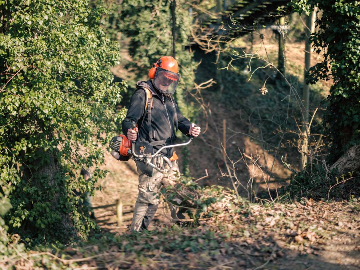 Du 2 au 6 mars, les jardiniers de la Ville ont remis en &eacute;tat le diapason en eau de la Feyssine