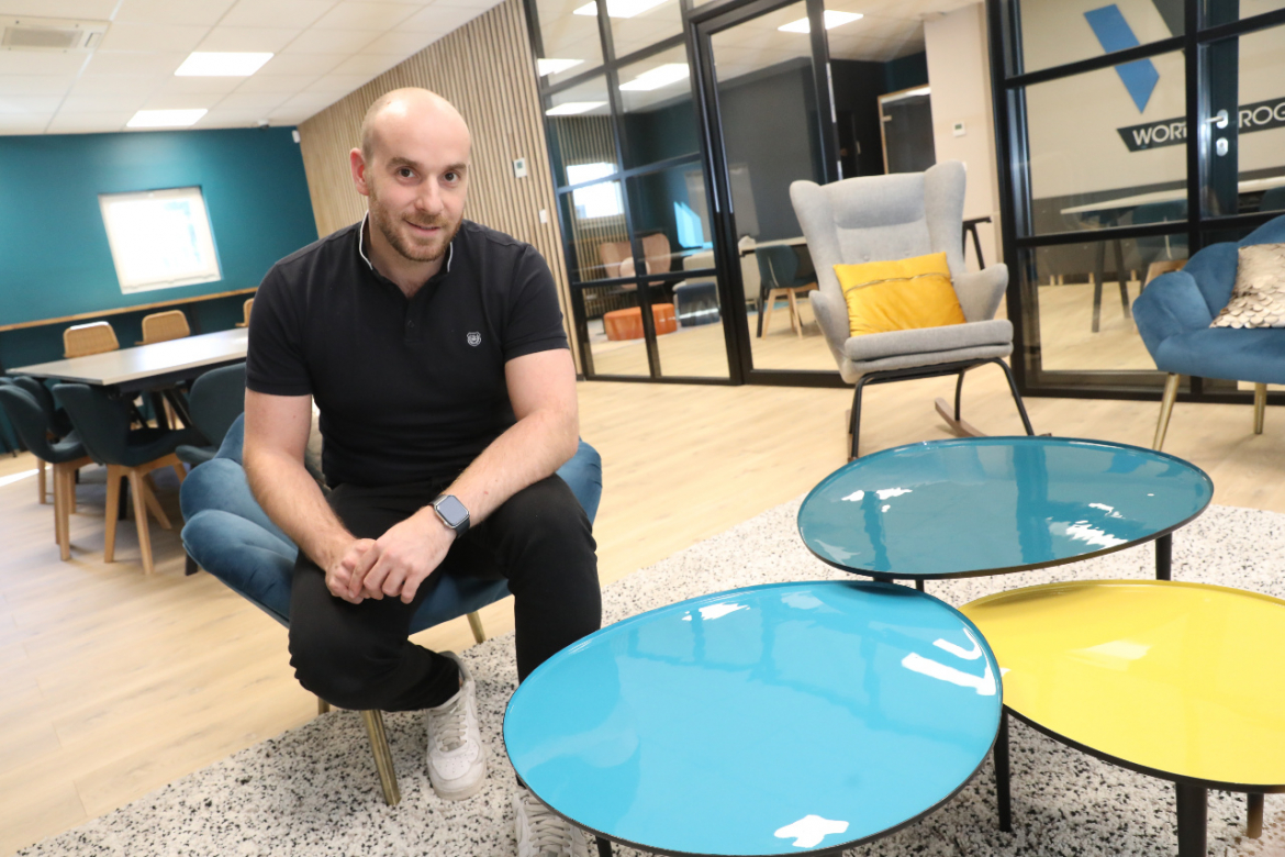 Michaël Renassia dans les locaux à partager de Work&progress