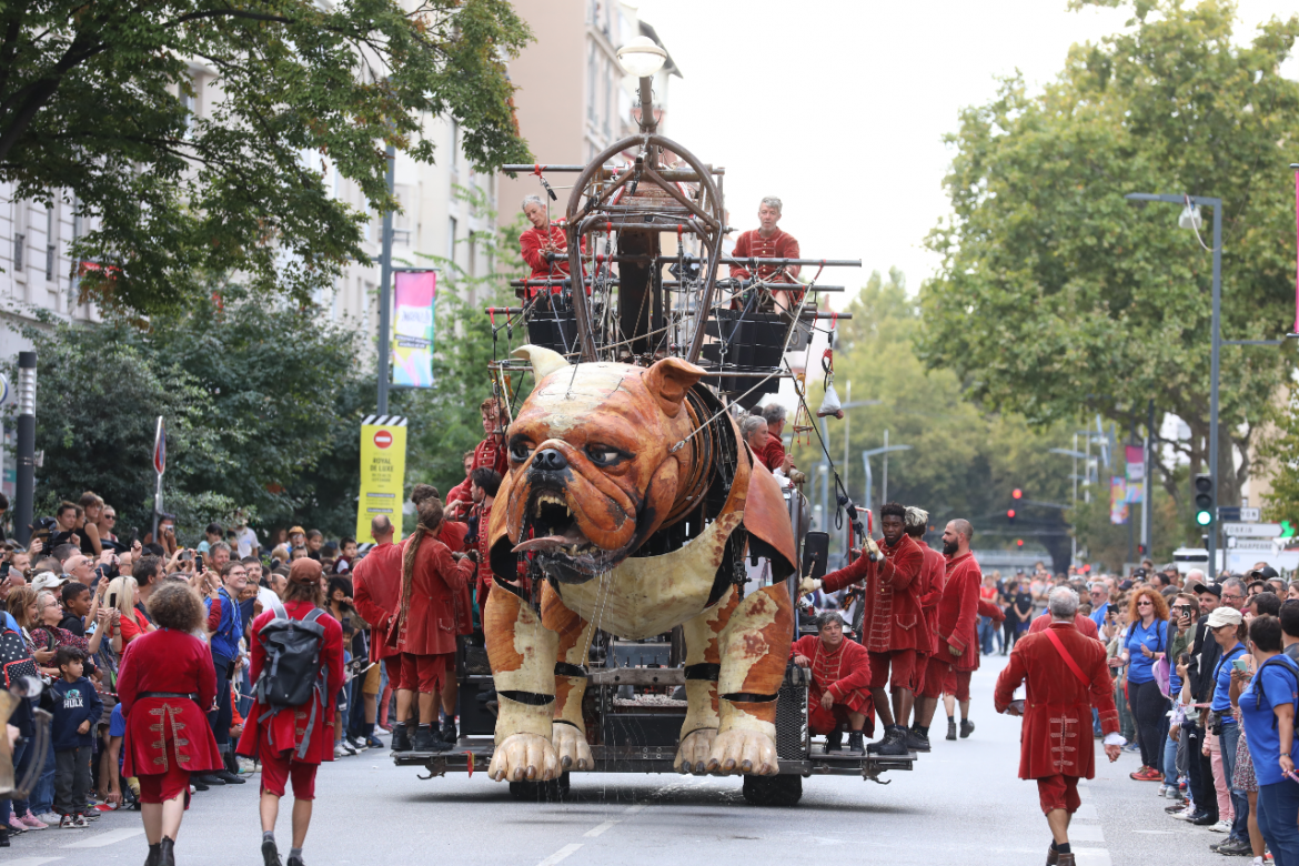 Royal de Luxe spectacle Bull Machin