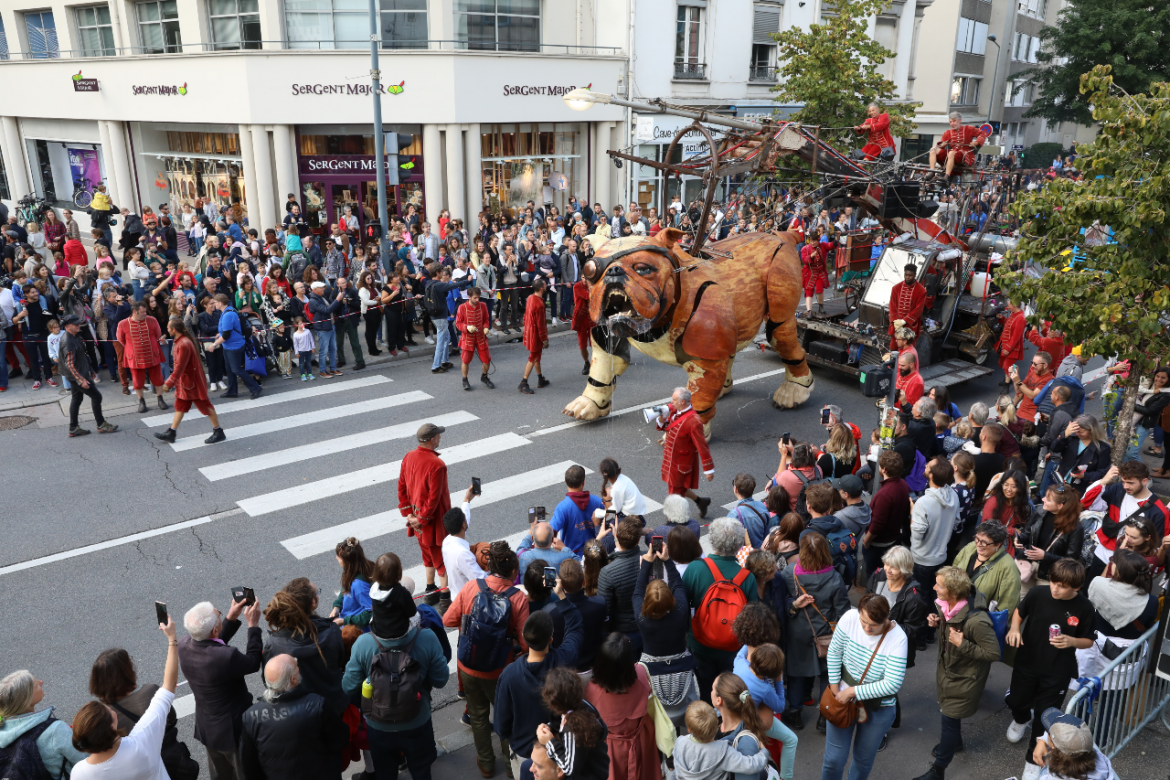 Royal de Luxe spectacle Bull Machin et Xolo