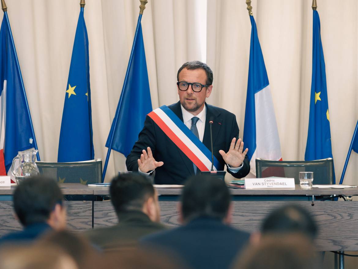 Le maire Cédric Van Styvendael lors du conseil municipal du 28 mars 2026.