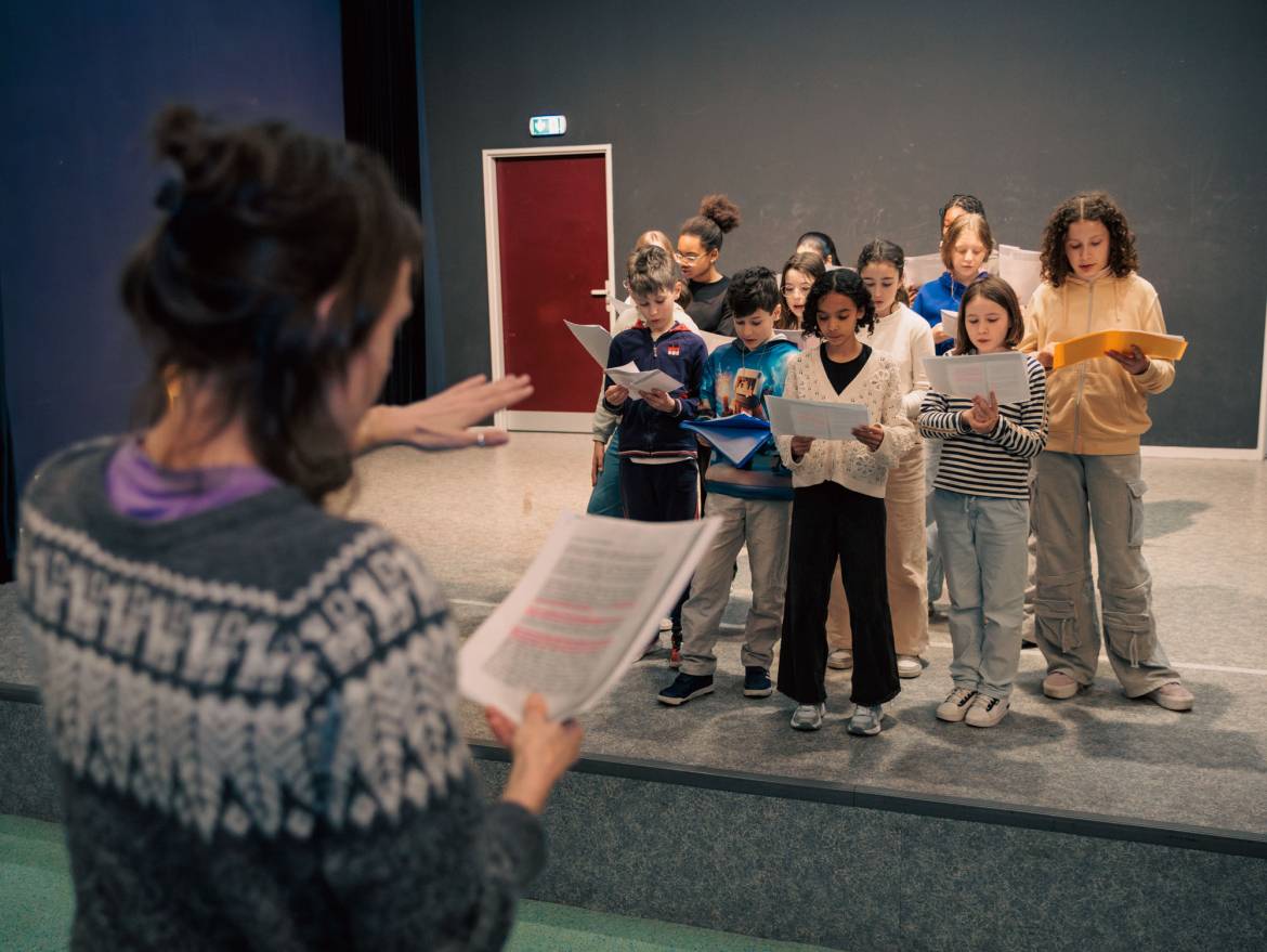 Lors d'une séance de l'atelier théâtre du collège Jean-Jaurès de Villeurbanne.