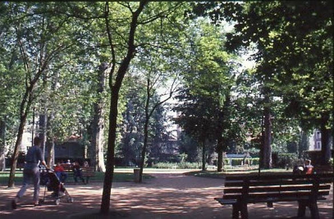 Le parc des Droits-de-l'Homme à Villeurbanne où sera déposée la place commémorative.