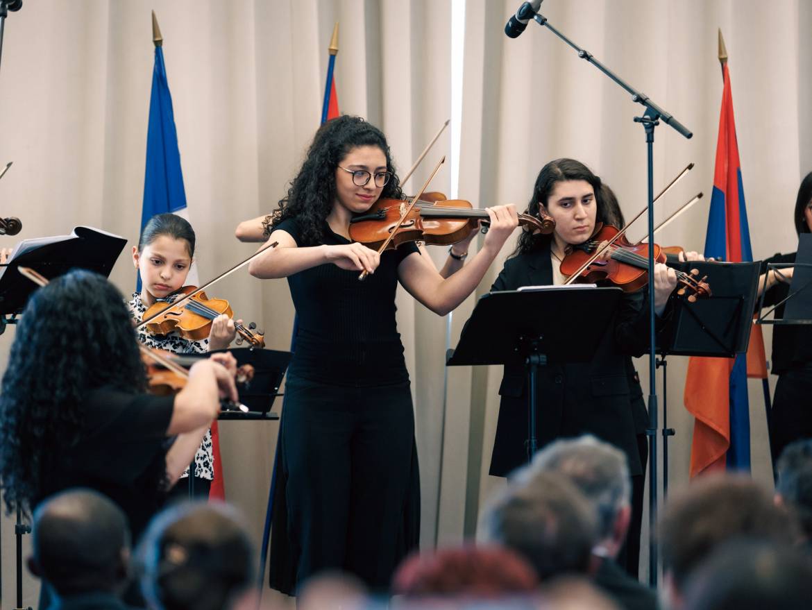 programmation de la maison de la culture arm&eacute;nienne de Villeurbanne &agrave; l'h&ocirc;tel de Ville &agrave; l'occasion de la comm&eacute;moration.