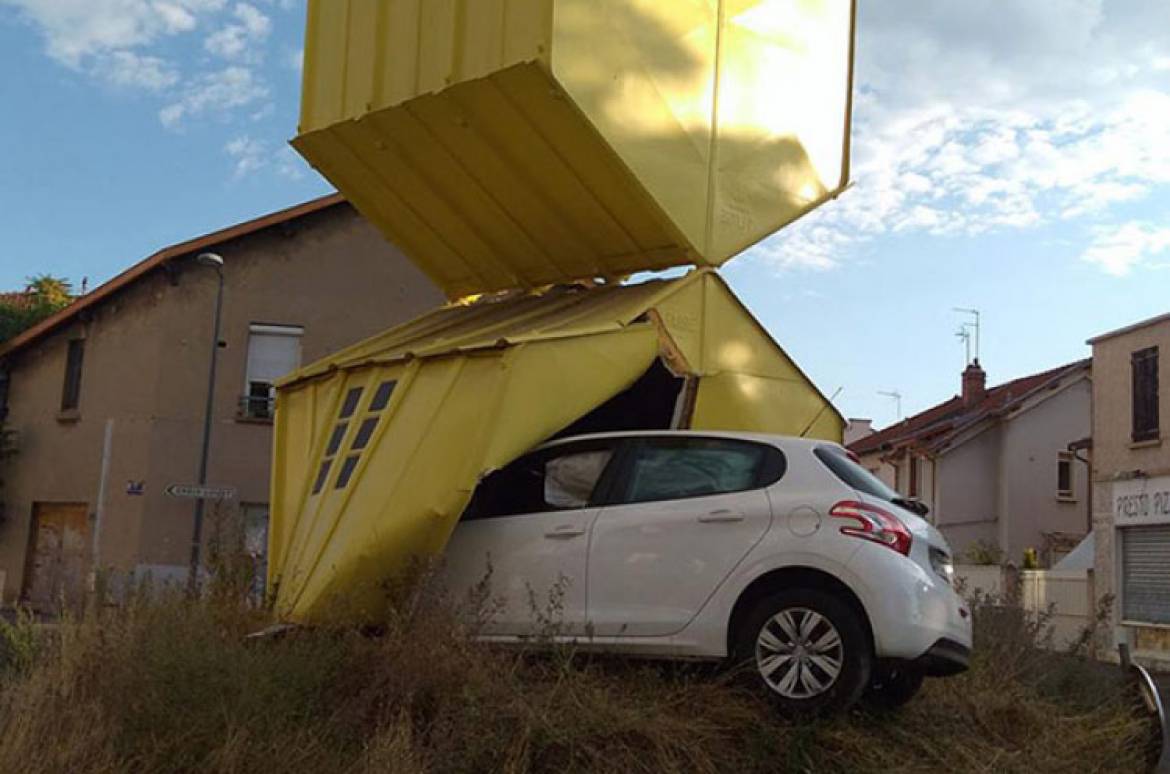Les cabanes renversées par un automobiliste