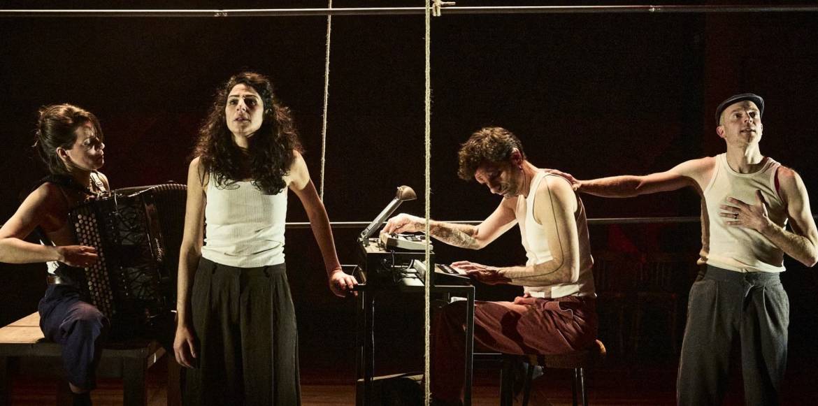 La pièce Martin Eden, adaptée du roman de Jack London  ©Christophe Raynaud De Lage