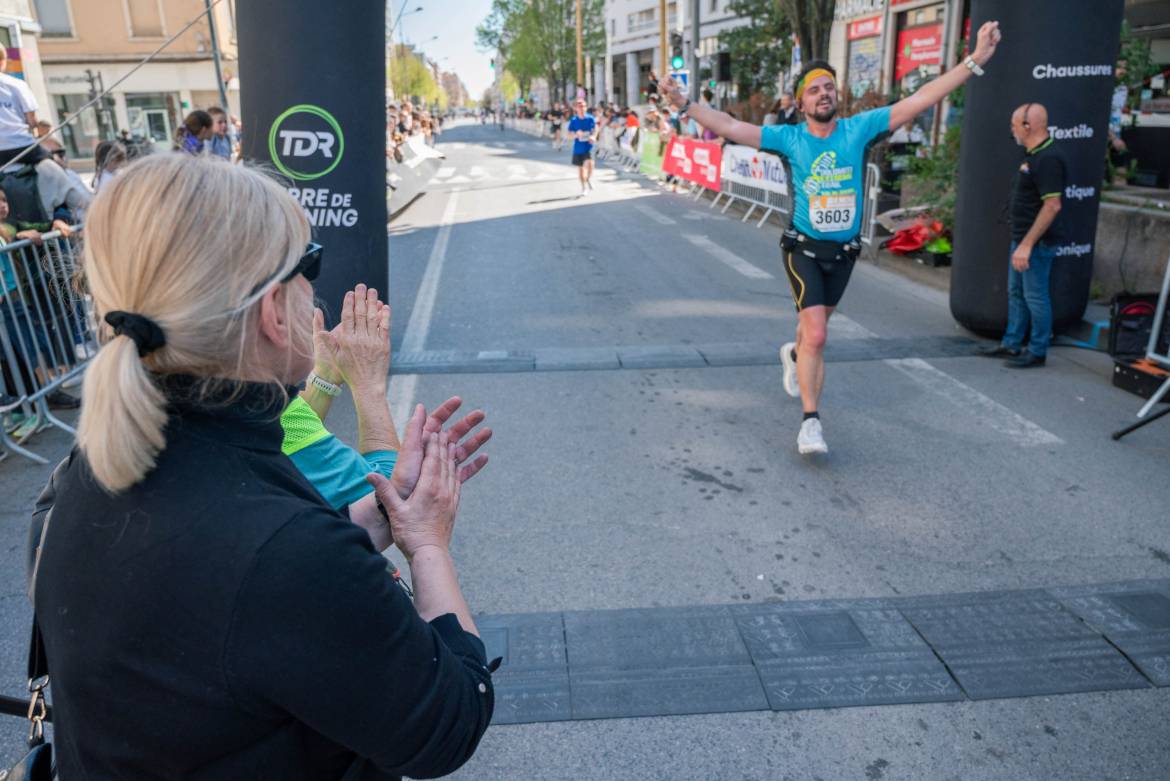 Le passage de la ligne d'arriv&eacute;e.