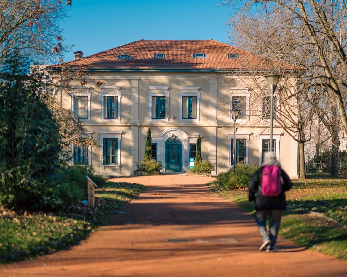 La maison des aînés dans le parc des Droits-de-l-Homme