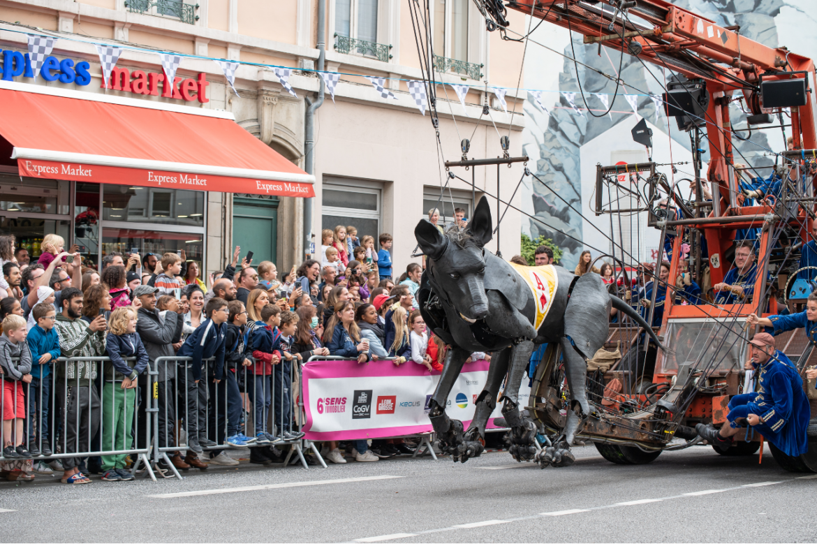 Royal de Luxe spectacle Bull Machin et Xolo