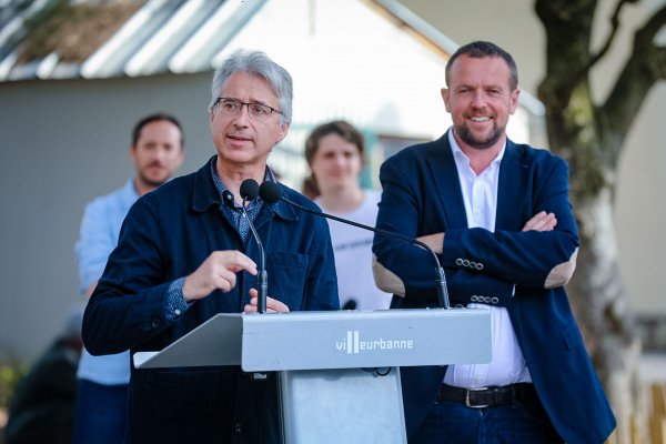 Alain Brissard et Cédric Van Styvendael lors de l'inauguration du square de la Roseraie