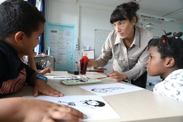 Illustrator Aurora Petit in residence with students of the Saint-Exupéry school
