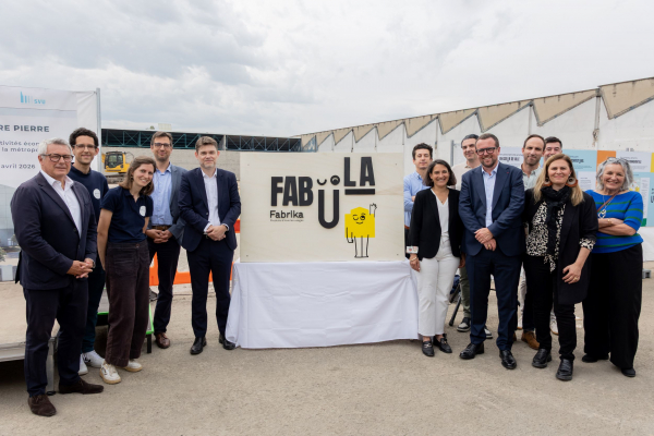 Pose de la premi&egrave;re pierre Fabula Fabrika (c) SVU
