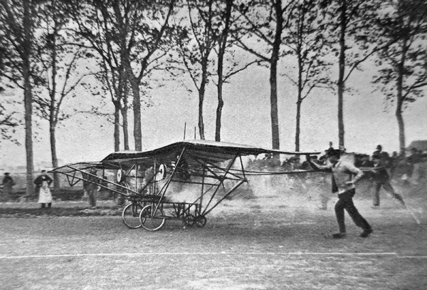 L'aéroplane d'Edmond Seux au Grand Camp en mai 1907 (©DR)