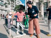 Les élèves de CE2 de l'école Niki-de-Saint-Phalle ont pu tester le parcours en prothèse installé sur la place Lazare-Goujon.
