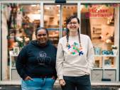Gisèle de l'atelier Dalong et Lisa de l'atelier Anna K., toutes deux membres de la fabrique Villeurbannaise